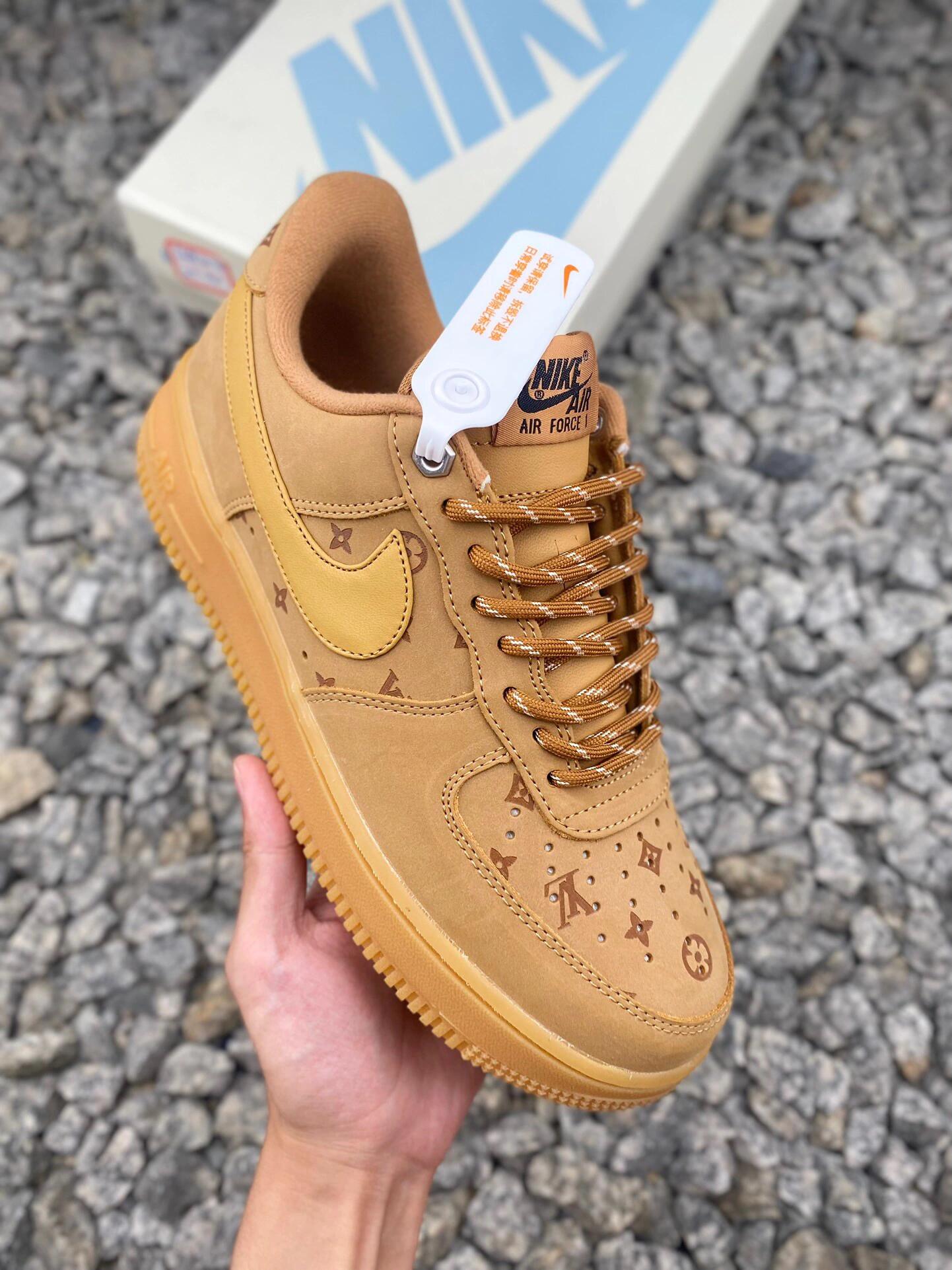 L X V X NK AIR FORCE 1 Sneaker “07”
