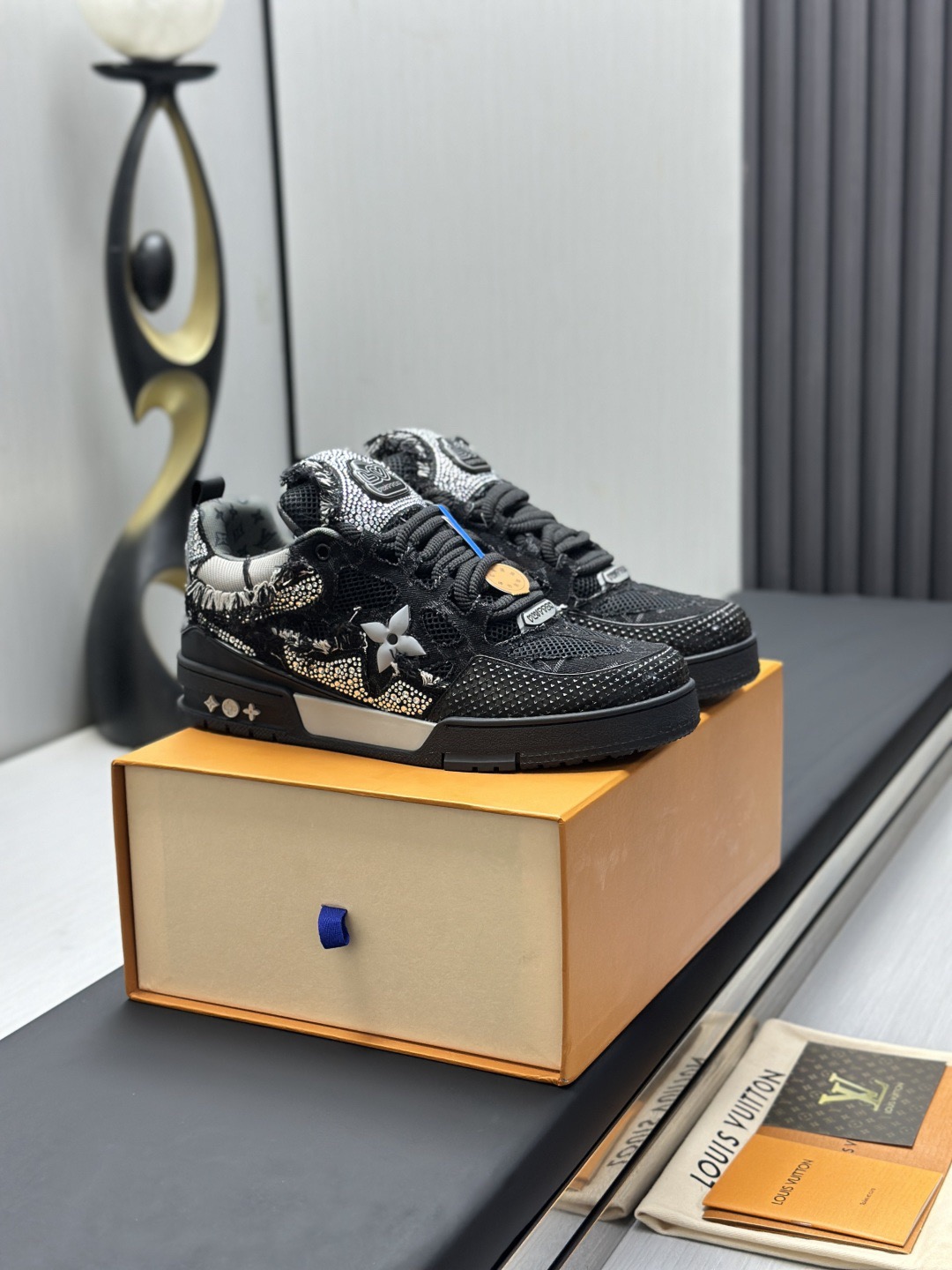 L X V RUNNER TATIC sneakers detail 10