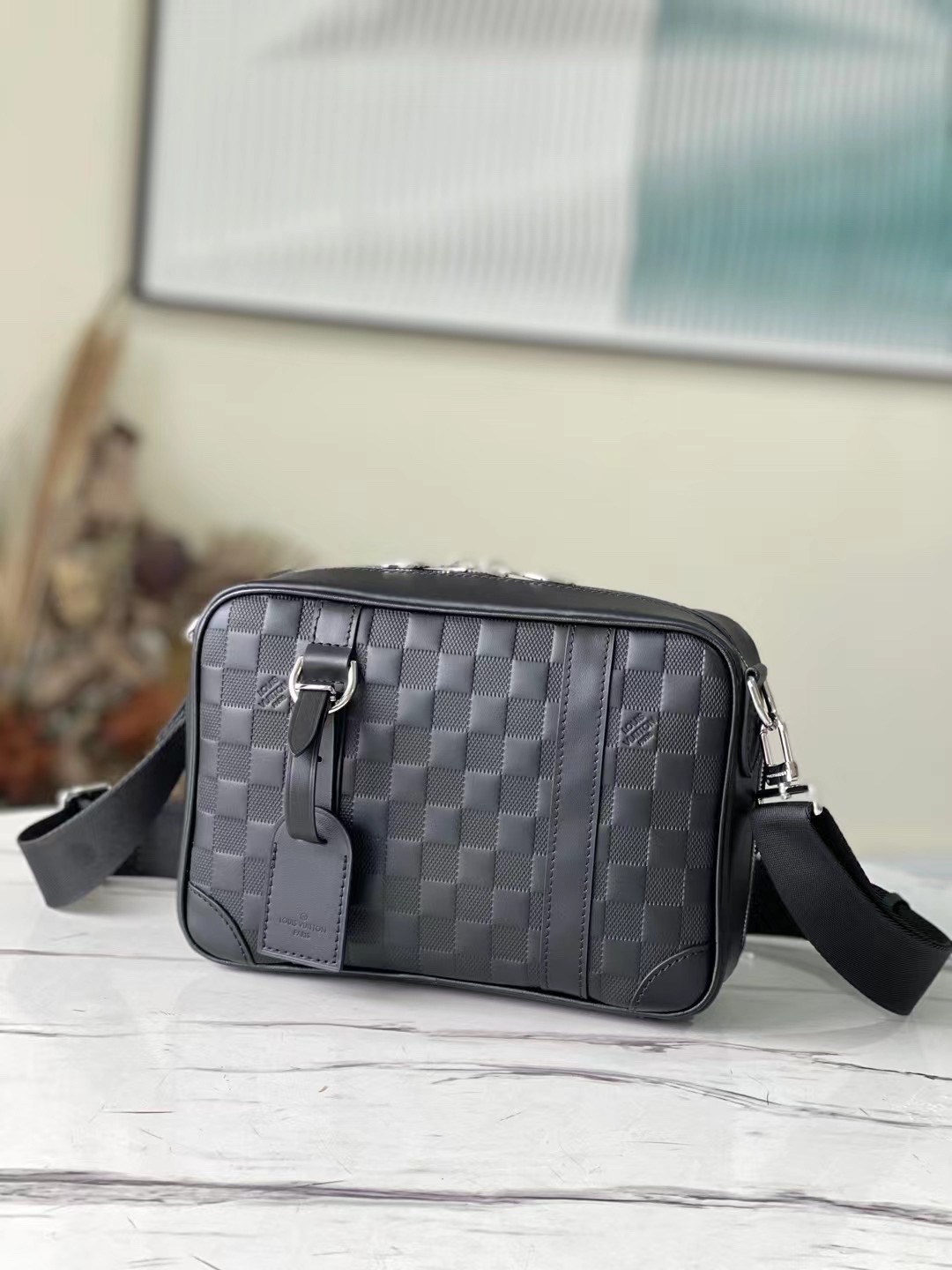 L X V Shoulder bag/handbag 27*18*7cm