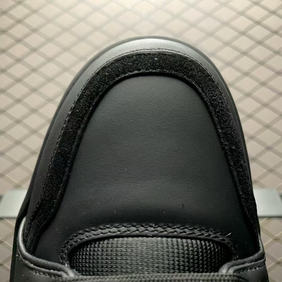 L X V RUNNER sneakers detail 2