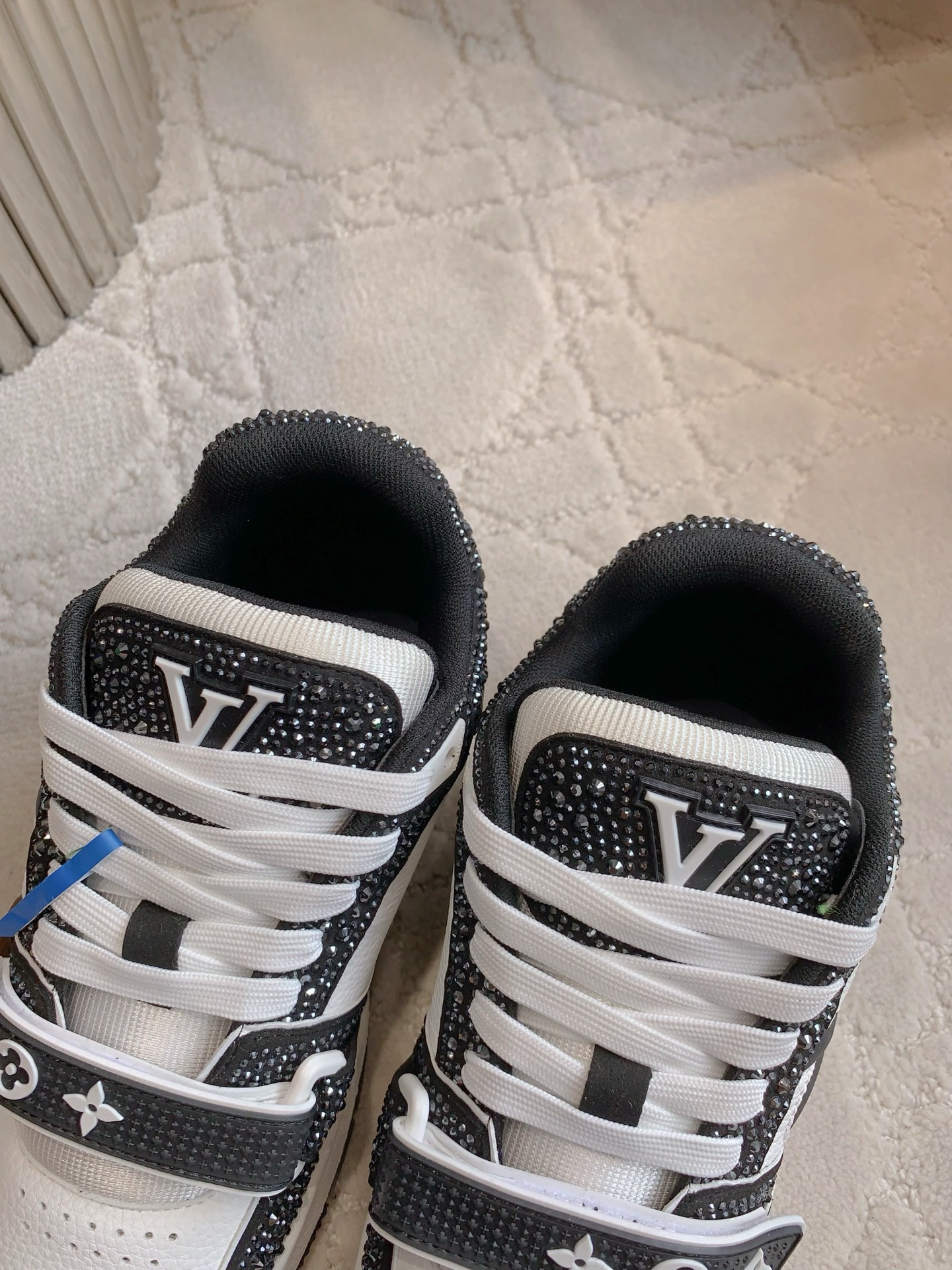 L X V TRAINER detail 9