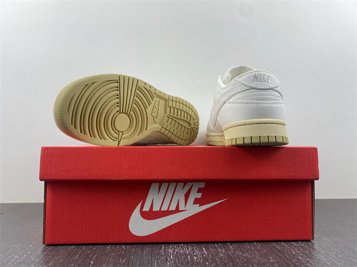 NK Dunk Low SE The Future Is Equal FD0868-133 detail 3