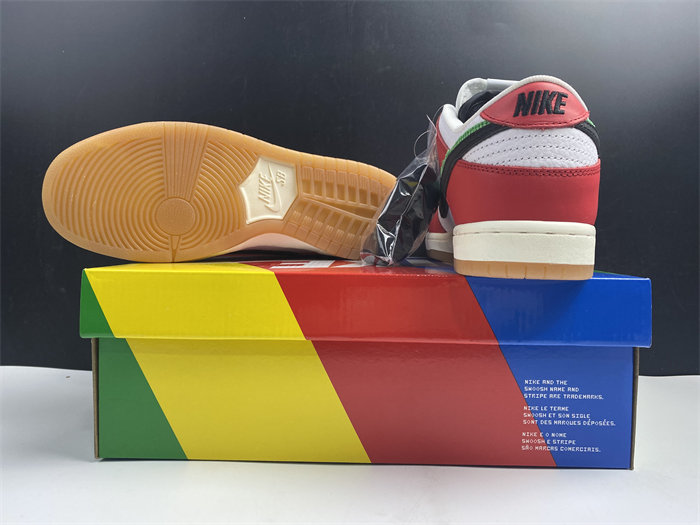 NK SB Dunk Low Frame Skate Habibi CT2550-600 detail 6