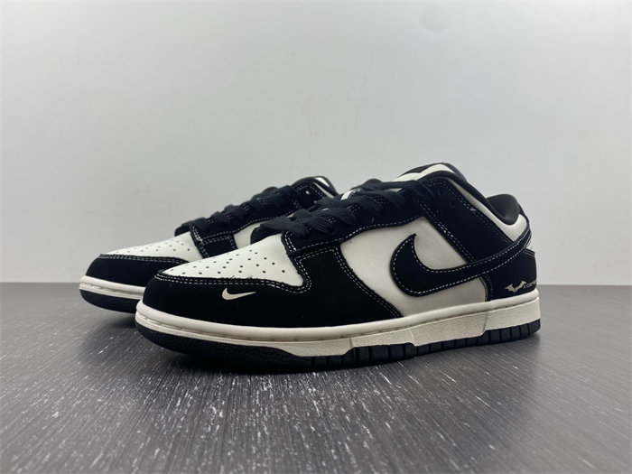 NK Dunk Low FC1688-300 detail 7