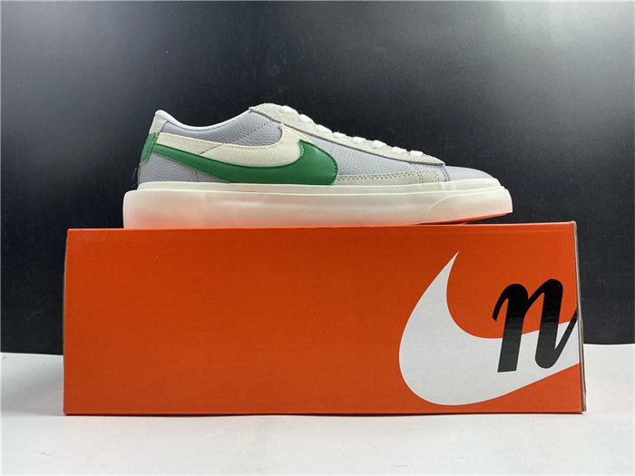 NK Blazer Low Sacai BV0076-403 detail 7