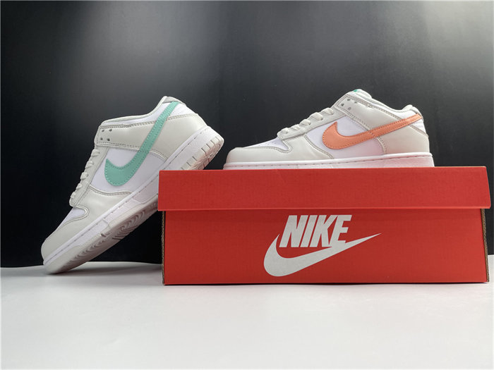 NK Dunk Low Tropical Twist CW1590-101 detail 2