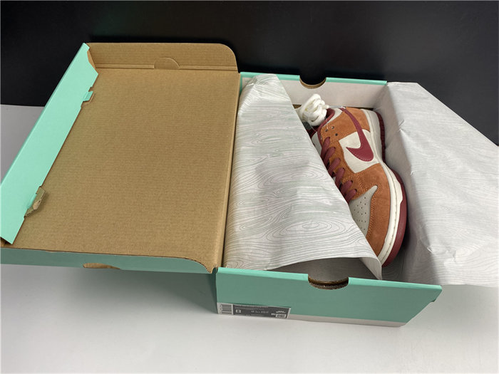 NK SB Dunk Low Pro Dark Russet Cedar BQ6817-202 detail 7
