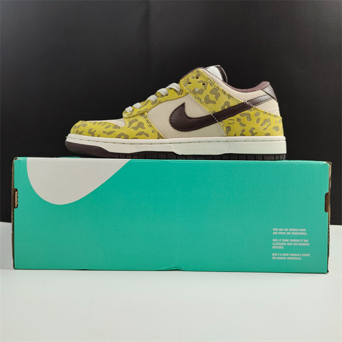 NK Dunk Low PRM “Medium Curry” DD1390-100 detail 2