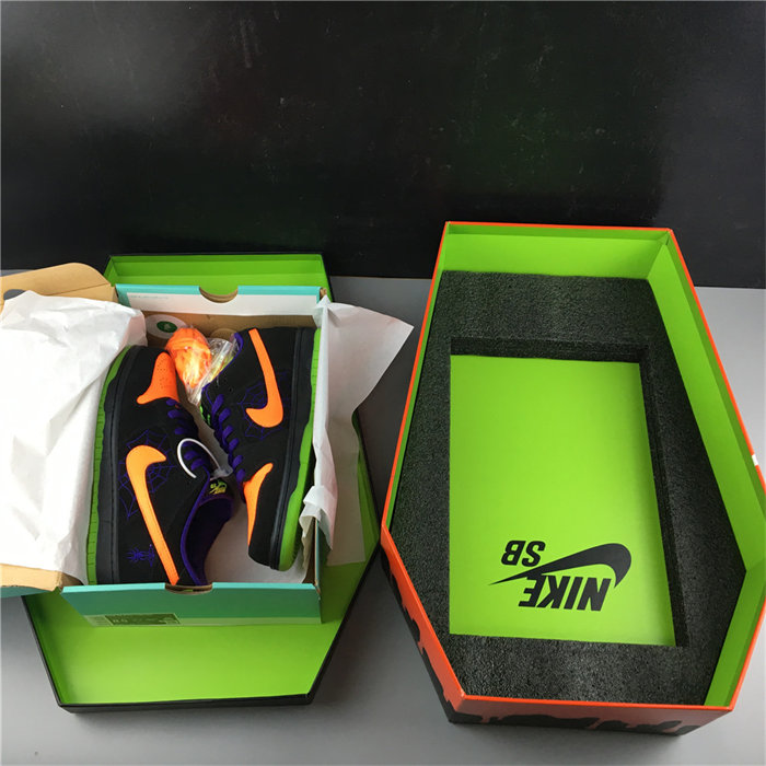 NK SB Dunk Low Night of Mischief Halloween BQ6817-006 detail 7