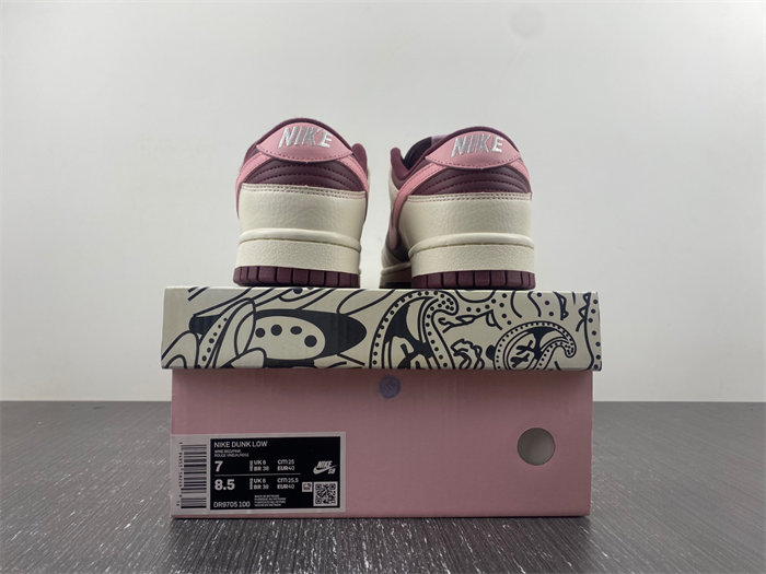 NK Dunk Low Retro PRM Valentine's Day DR9705-100 detail 5
