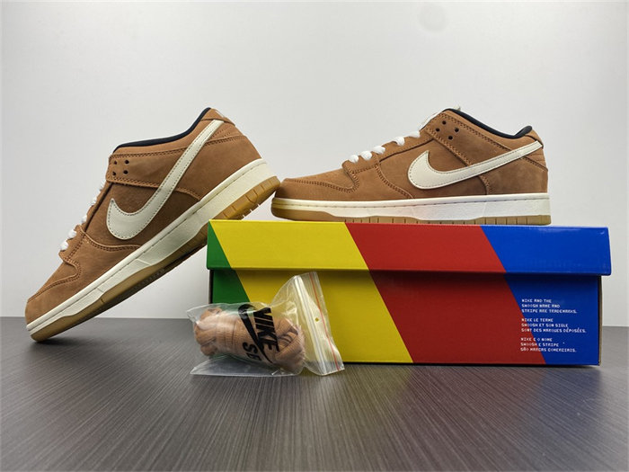 NK SB Dunk Low Pro Dark Russet DH1319-200 detail 2
