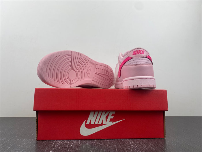 NK Dunk Low Triple Pink DH9756-600 detail 3