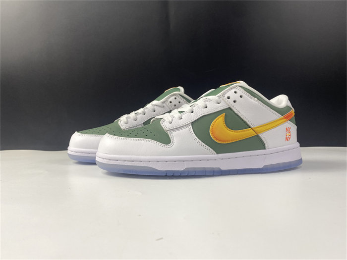 NK Dunk Low SE NY vs. NY DN2489-300
