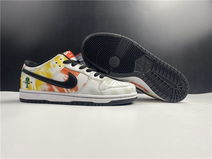 NK SB Dunk Low Raygun Tie-Dye White BQ6832-101 detail 3