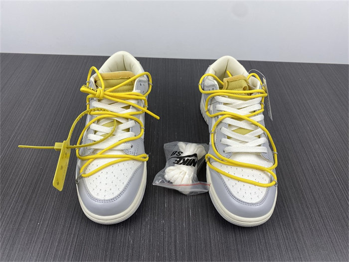 NK Dunk Low OW Lot 29 DM1602-103 detail 4