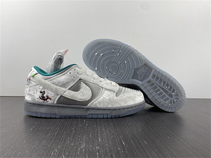 NK Dunk Low Ice DO2326-001 detail 3