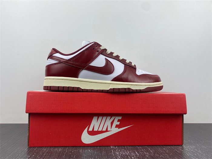 NK Dunk Low PRM Vintage Team Red FJ4555-100 detail 4