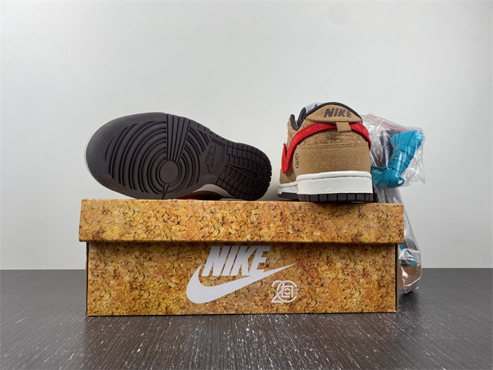 NK Dunk Low SP CLOT Cork FN0317-121 detail 3