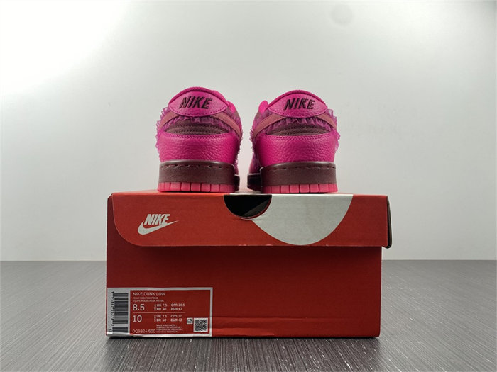 NK Dunk Low Valentine's Day DQ9324-600 detail 5