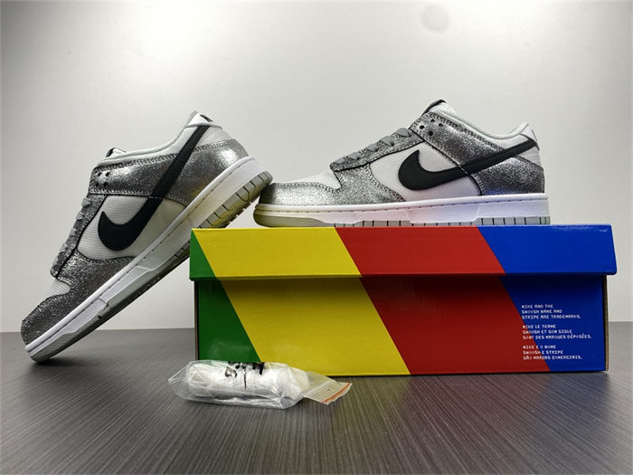 NK Dunk Low Golden Gals Metallic Silver DO5882-001 detail 2
