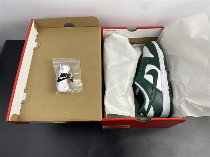 NK Dunk Low Michigan State DD1391-101 detail 7