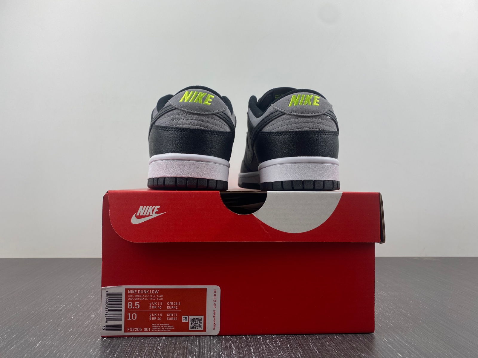 NK Dunk Low 'Black Grey Green Strike' FQ2205-001 detail 5