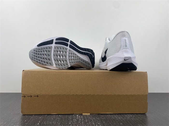 NK Air Zoom Pegasus 40 White Black Photon Dust DV3853-102 detail 3