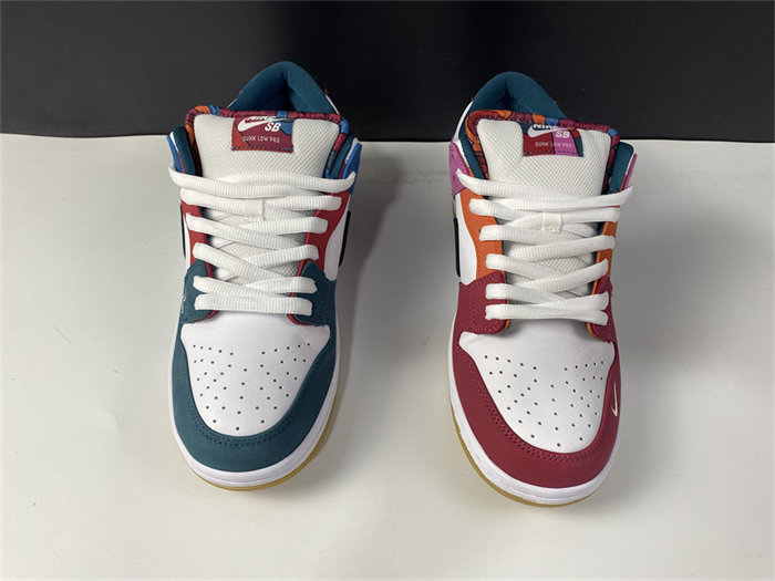 NK Dunk SB Low Pro QS Parra DH7695-100 detail 4
