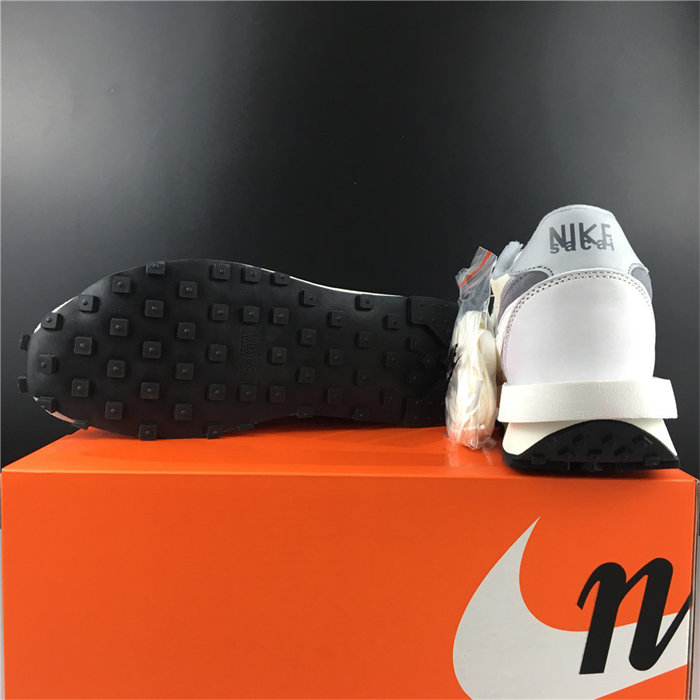NK LD Waffle sacai Summit White BV0073-100 detail 6
