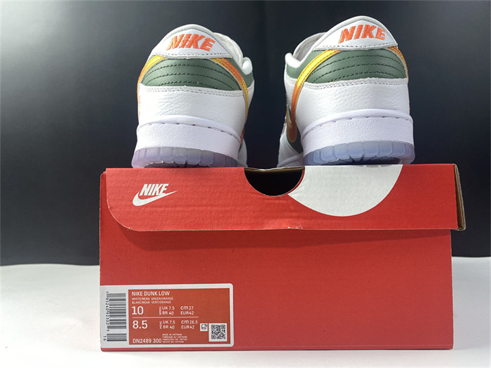 NK Dunk Low SE NY vs. NY DN2489-300 detail 5