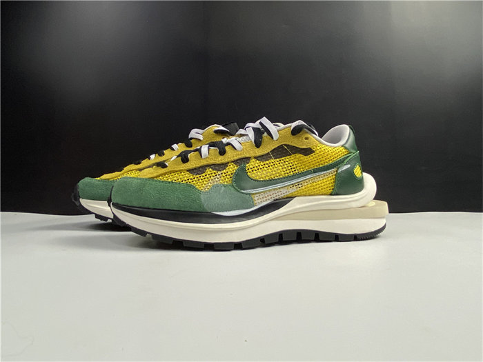 NK Vaporwaffle sacai Tour Yellow Stadium Green