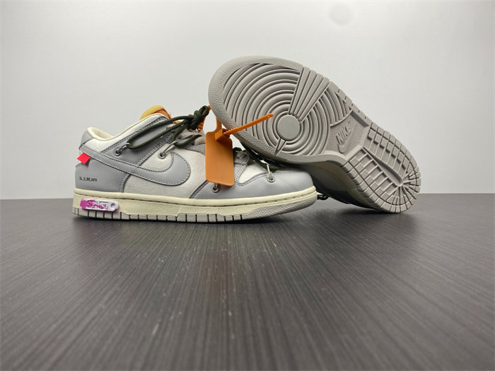 NK Dunk Low OW Lot 22 DM1602-124 detail 3