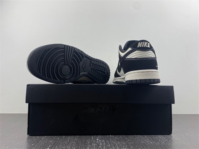 NK Dunk Low FC1688-300 detail 3