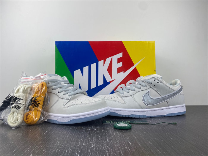 NK SB Dunk Low White Lobster FD8776-100