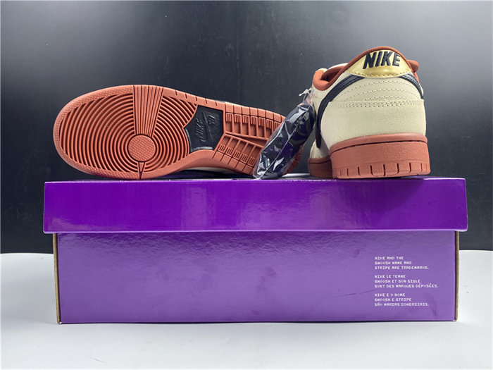 NK SB Dunk Low Pro Hennessy BQ6817-100 detail 6