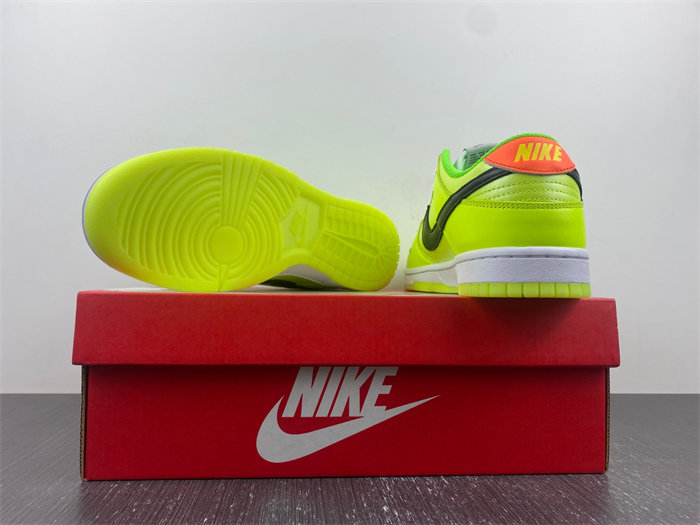 NK Dunk Low “Glow in the Dark” FJ4610-702 detail 3