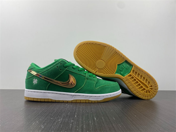NK SB Dunk Low Pro St. Patrick's Day BQ6817 303 detail 3