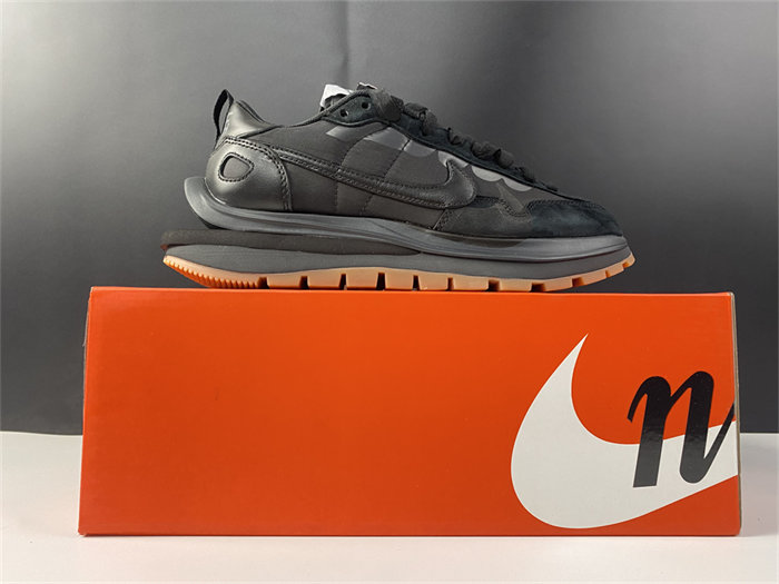 NK Vaporwaffle sacai Black Gum DD1875-001 detail 7