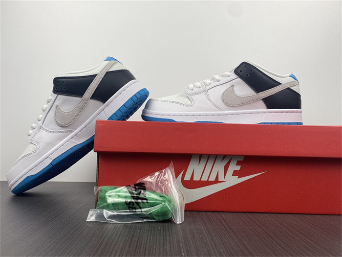 NK SB Dunk Low Laser Blue BQ6817-101 detail 2
