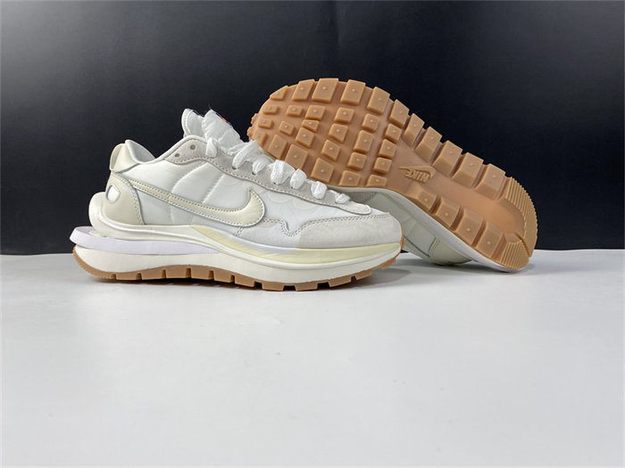 NK Vaporwaffle sacai Sail Gum DD1875-100 detail 3