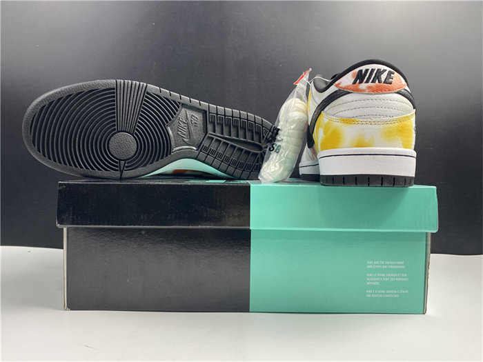NK SB Dunk Low Raygun Tie-Dye White BQ6832-101 detail 6