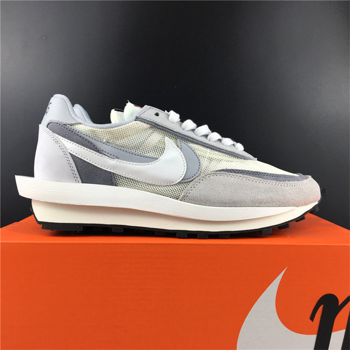 NK LD Waffle sacai Summit White BV0073-100 detail 7