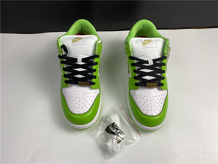 NK SB Dunk Low Supreme Stars Mean Green DH3228-101 detail 4