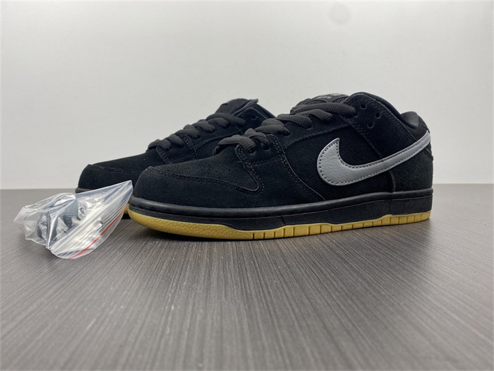 NK SB Dunk Low Fog BO6817-010