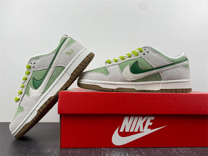 NK Dunk Low SWOOSH D09457-100 detail 2