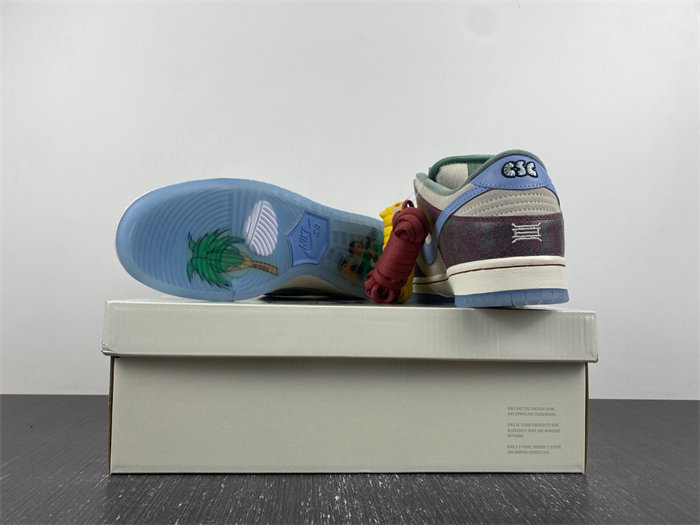 NK SB Dunk Low Crenshaw Skate Club FN4193-100 detail 3