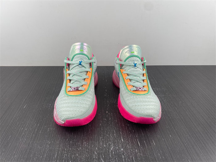 NK Lebron 20 Time Machine DJ5422-300 detail 4
