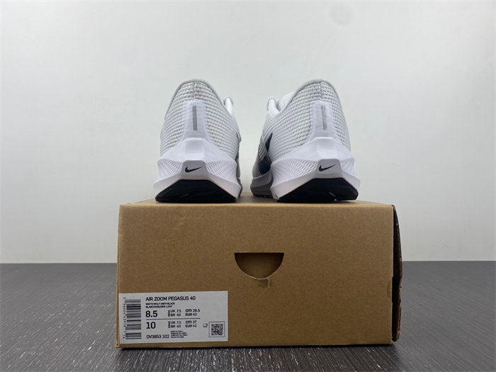 NK Air Zoom Pegasus 40 White Black Photon Dust DV3853-102 detail 5