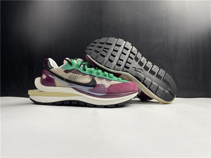 NK Vaporwaffle sacai Villain Red Neptune Green detail 2