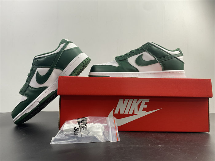 NK Dunk Low Michigan State DD1391-101 detail 2